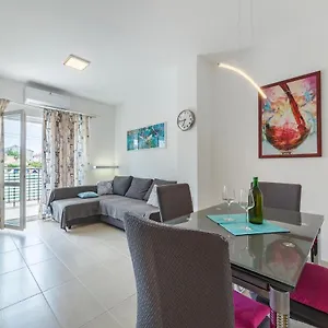  Apartment Amadeo
